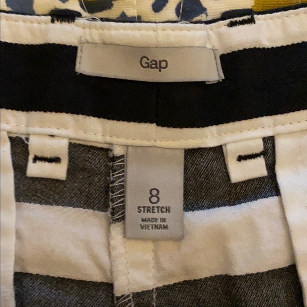 GAP black white stripped shorts - Picture 3 of 6